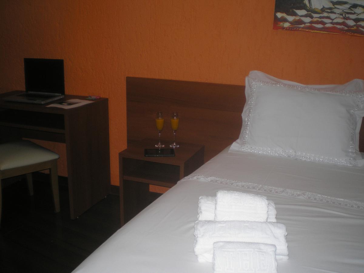 Athens Palace Hotel Santa Bárbara Екстериор снимка